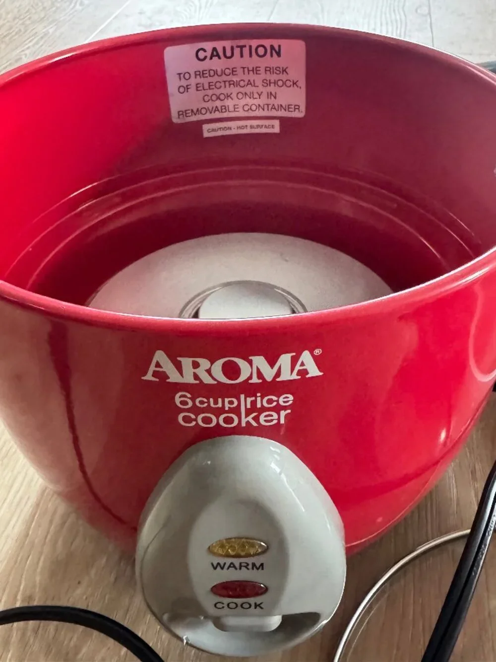 AROMA 6-Cup Pot Style Rice Cooker & Food Steamer, Red, BRAND NEW, no box
